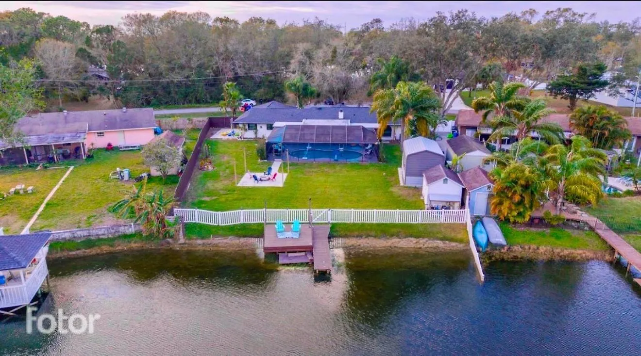 Tampa Lakefront And Pool House Game Room