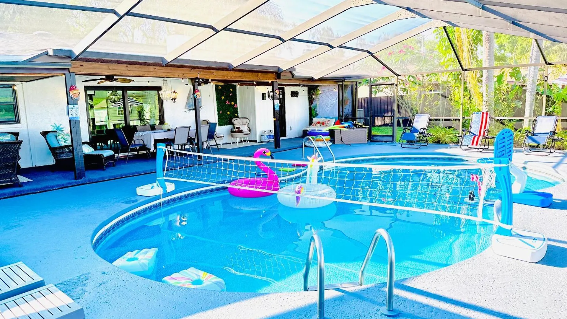 Tampa Lakefront And Pool House Game Room 0*,