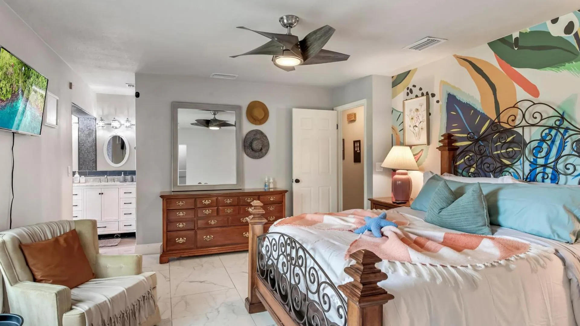 Tampa Lakefront And Pool House Game Room
