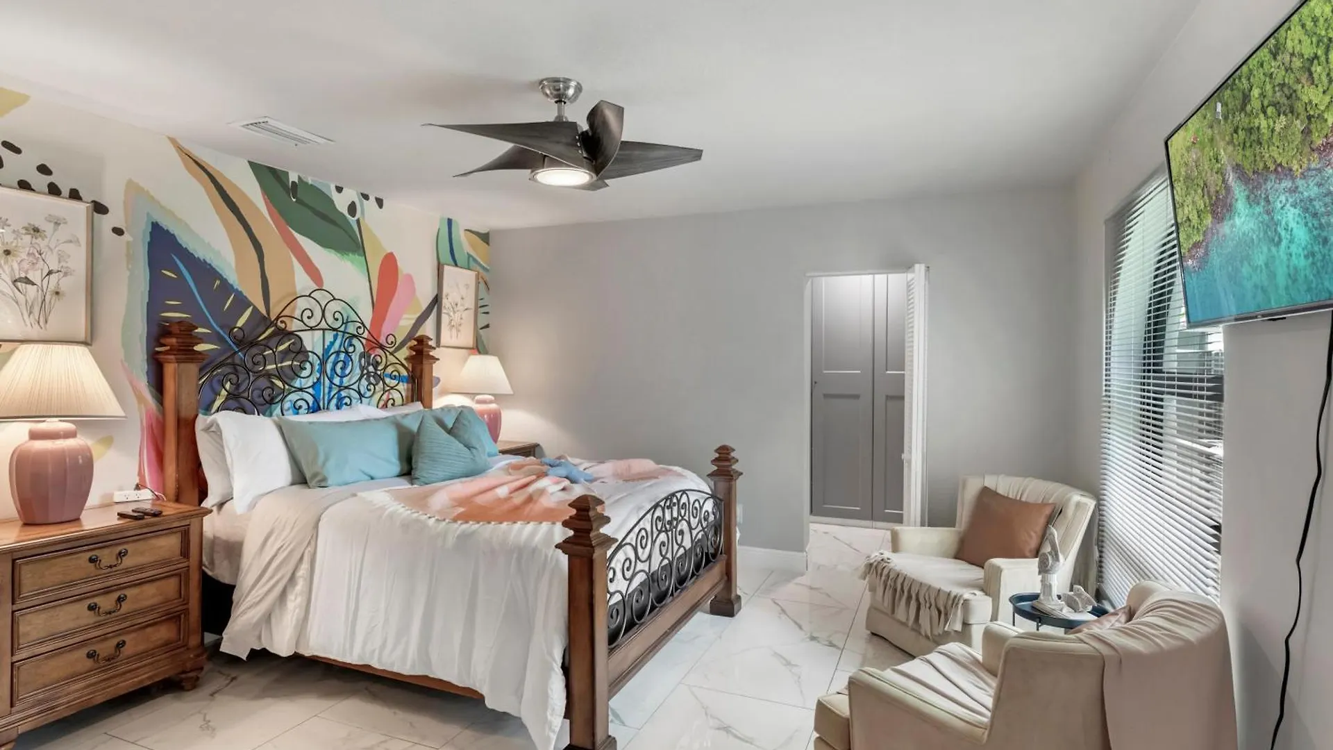 Tampa Lakefront And Pool House Game Room