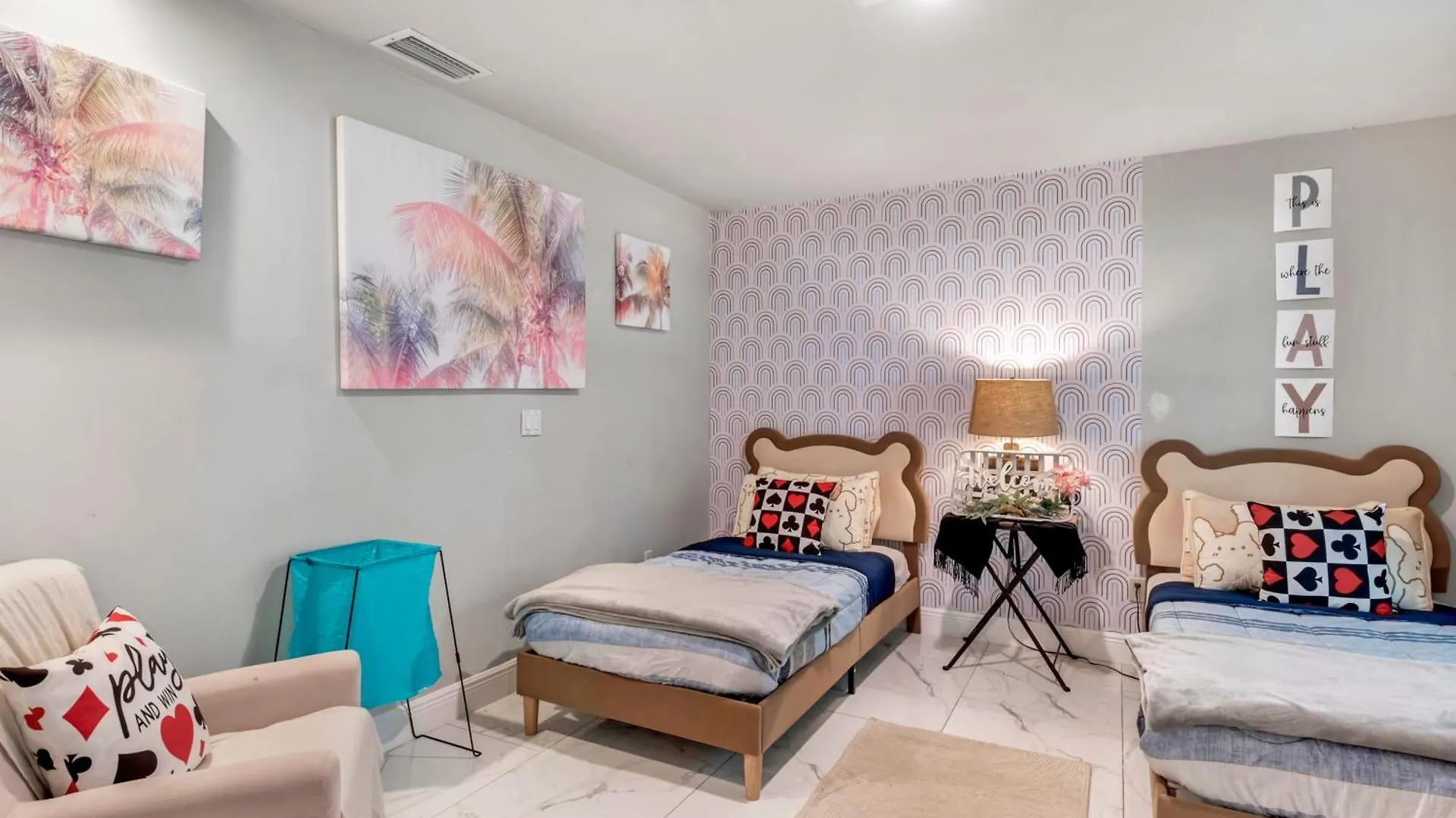 Tampa Lakefront And Pool House Game Room